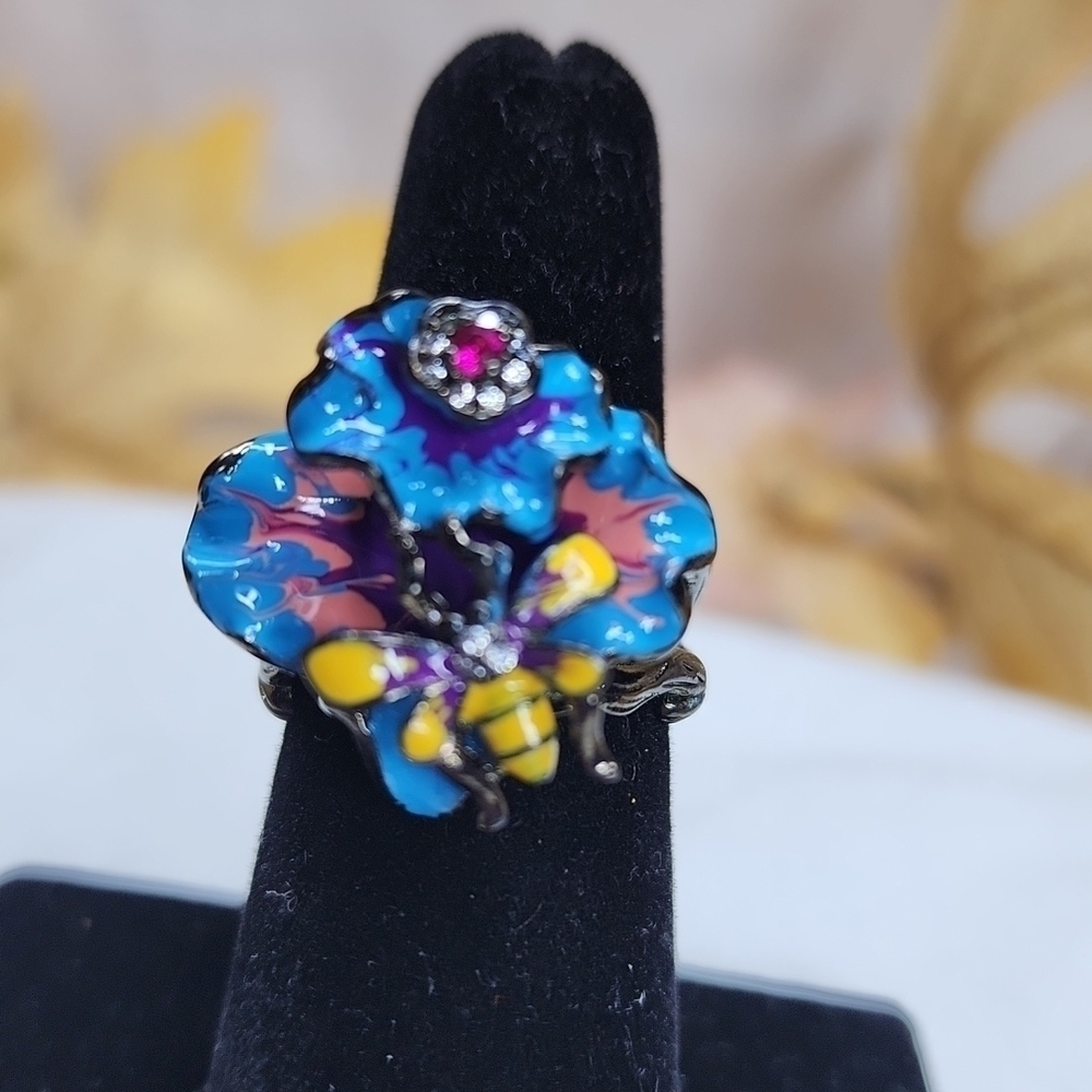 NWOT BUMBLEBEE RING